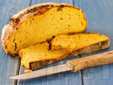Царевичен хляб с два вида брашно, овесени ядки, трици и прясна мая - снимка на рецептата
